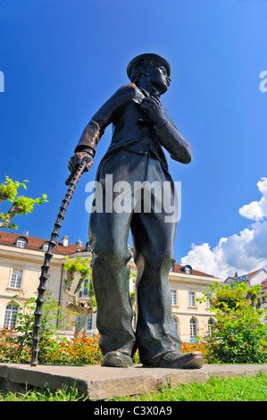 Charlie Chaplin-Statue in Vevey, Schweiz, getroffen von einem niedrigen Standpunkt Stockfoto