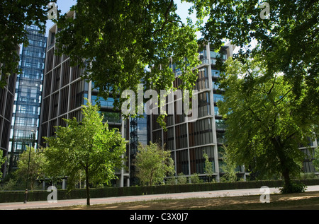 Eine Hyde Park Knightsbridge London. Eine Süßigkeit Brüder Wohnung mehrfamilienhaus mit Blick über den Hyde Park. 2011, 2010 s UK HOMER SYKES Stockfoto