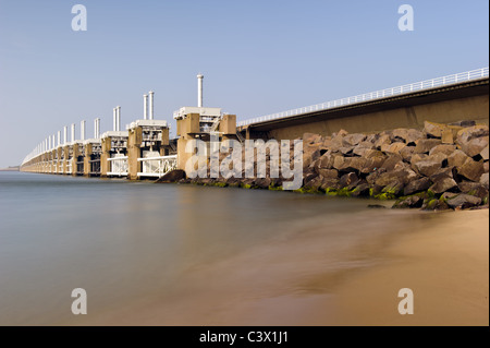 Die berühmten Deltawerke im Westen der Niederlande von der Nordsee entfernt, bestehend aus riesigen Flut Barrieren zu schützen. Stockfoto