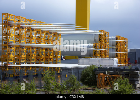 klingen für den Bau von Windkraftanlagen an Harland und Wolff Werft Belfast Nordirland Stockfoto