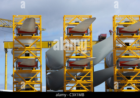 klingen für den Bau von Windkraftanlagen an Harland und Wolff Werft Belfast Nordirland Stockfoto