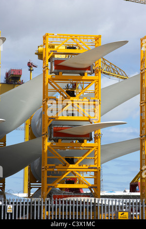 klingen für den Bau von Windkraftanlagen an Harland und Wolff Werft Belfast Nordirland Stockfoto