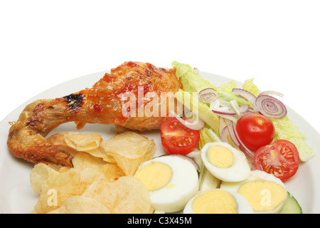 Nahaufnahme von einem Huhn und dem Ei Salat auf einem Teller Stockfoto