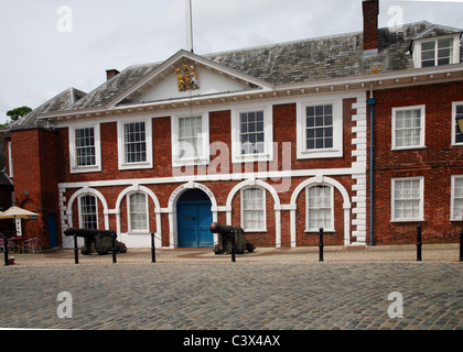 Exeter - altes Zollhaus auf historischen Kai von Exeter City Stockfoto