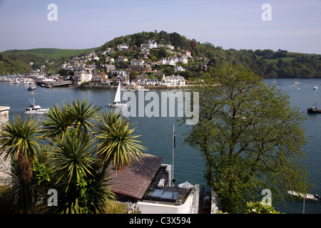 Blick auf Kingswear und Dart-Mündung von einem hohen Aussichtspunkt oberhalb der Stadt Dartmouth Stockfoto