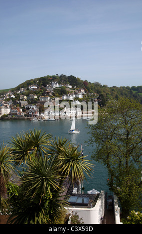 Blick auf Kingswear und Dart-Mündung von einem hohen Aussichtspunkt oberhalb der Stadt Dartmouth Stockfoto