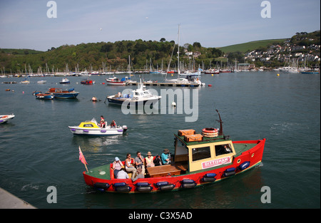 Der kleine Passagier-Fähre verlassen Dartmouth für Dittisham Stockfoto