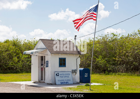 Ochopee Post Office, am Highway 41, (Tamiami Trail) Florida, USA. Es ist das kleinste Topfbüro in den Vereinigten Staaten. Stockfoto