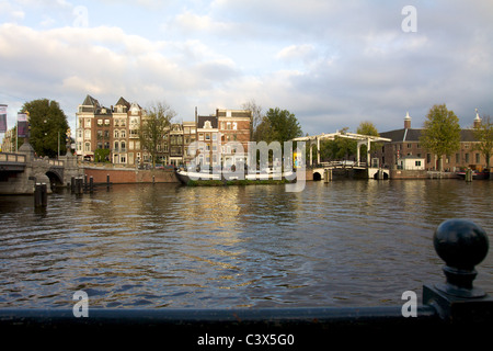 Fluss Amstel und Umgebung in Amsterdam Stockfoto
