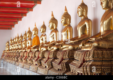 Tempel Wat Pho, Bangkok - Reihe sitzen Buddhas 3 Stockfoto