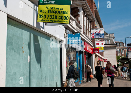 BNP Paribas Real Estate, Skipton, Santander und lassen Sie Schilder, Kingston upon Thames, Surrey, UK Stockfoto