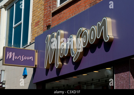 Monsun-Kleidung zu speichern, Kingston upon Thames, Surrey, UK Stockfoto