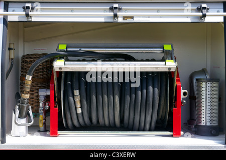 Britische Feuer-Motor aus der 1990er Jahre anzeigen Hilfs Schlauchaufroller. Stockfoto