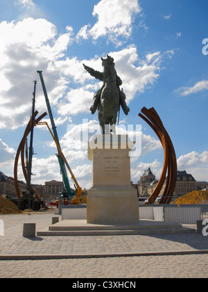 Versailles, Frankreich, Urban Park Scenes, Chateau de Versailles' Modern Sculpture Installation, Credit Artist: 'Bernar Venet' Stockfoto