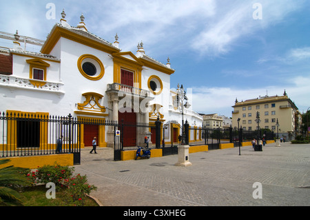 Der Eingang zum Plaza de Toros oder der Stierkampfarena.  Sevilla, Andalusien, Spanien Stockfoto