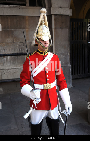 Ein Kavallerie-Soldat der die Leibgarde der Household Cavalry auf der Parade. Stockfoto