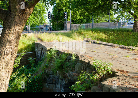 Die Überreste der ursprünglichen Trent Brücke, die überspannt den Fluss Trent zwischen West Bridgford und Nottingham, England, UK Stockfoto