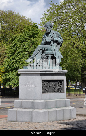 Statue von James Clerk Maxwell (1831-78) von Bildhauer Alexander Stoddart im George Street, Edinburgh. Stockfoto