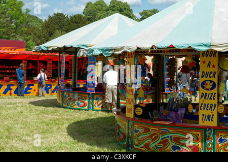 Traditionelle Kirmes Stände zu einem Dampf und Oldtimer Rallye. Stockfoto