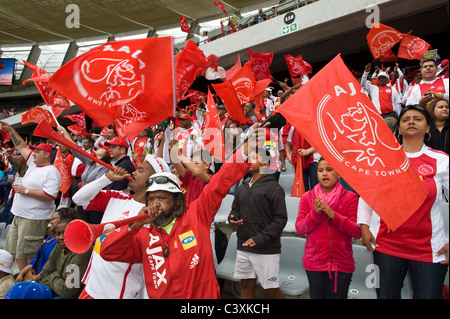 Fans von Ajax Cape Town Football Club in Cape Town Stadion, Kapstadt, Westkap, Südafrika Stockfoto