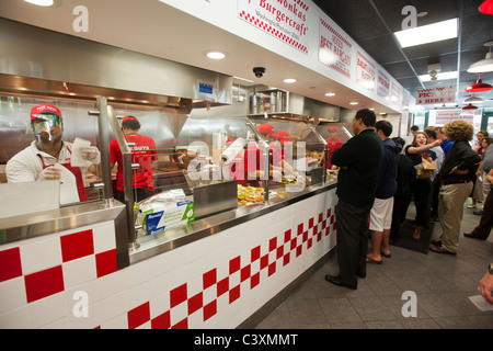 Die fünf Jungs Burger und Pommes Lage im Metrotech Center im New Yorker Stadtteil Brooklyn Stockfoto