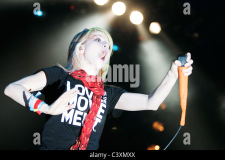 Paramore-Sängerin Hayley Williams Durchführung beim Download Festival Leben. Stockfoto