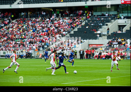 Fußballspiel Ajax Cape Town Vs Maritzburg letzte Saison 2011 Cape Town Stadium in Südafrika passen Stockfoto