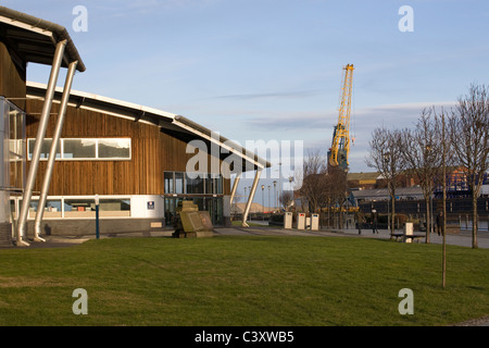 Die Gebäude der St. Peters oder die Stadt Sunderland University an den Ufern des Flusses Wear Stockfoto