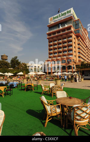 Afrika Ägypten ägyptischen Luxor Luxus Hotels Sonesta St.George Pool und Deck-Bereich Stockfoto