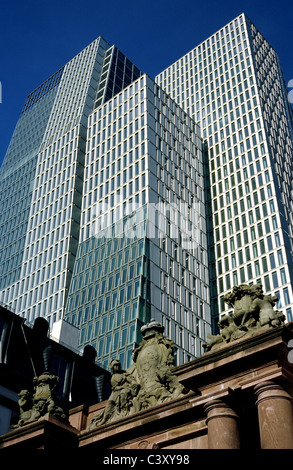 Palais Quartier und die rekonstruierte Thurn und Taxis Palais (vorne) in Frankfurt Am Main. Stockfoto