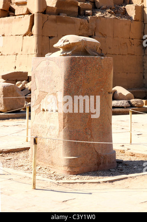 Altes Ägypten-Scarabaeus-Denkmal im Karnak-Tempel Stockfoto