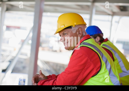 Arbeiter auf einer Baustelle Stockfoto