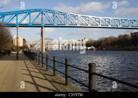 Die Königin Elizabeth II-U-Bahn-Brücke über den Fluss Tyne, Newcastle Upon Tyne Stockfoto