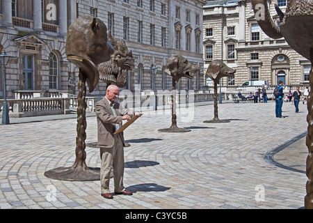 London, Somerset House Ai Weiweis Circle of Animals Installation Mai 2011 Stockfoto