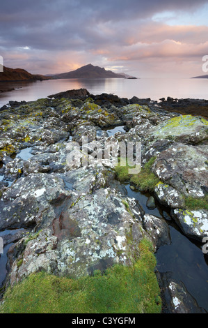 Eine Ansicht der Braes Dörfer auf der Isle Of Skye Blick über Sound of Raasay entnommen Stockfoto