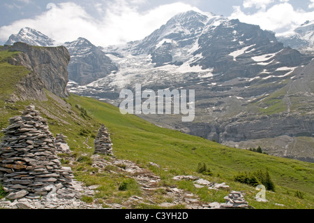 Schönen Blick auf den Eiger, Kleine Eiger und der Monch aus den Bergweg unter Kleine Scheidegg Stockfoto