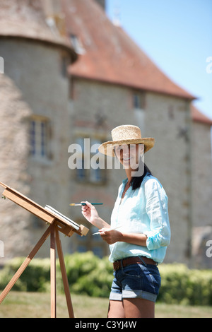 Frau malt ein Bild, im freien Stockfoto