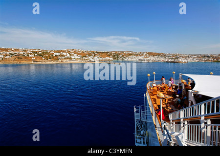 Griechenland, Mykonos, NCL, Norwegian Cruise Line, Kreuzfahrtschiff, Norwegian Gem, verlassen Hafen segeln entfernt, Abfahrt, Abreise, Chora Stockfoto