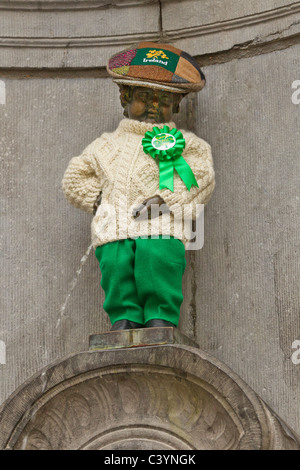 Manneken Pis Statue Brüssel irischen Kostüm Stockfoto