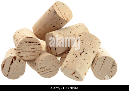 Haufen von ungenutzten Weinkorken isoliert auf weißem Hintergrund Stockfoto