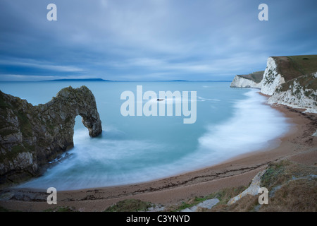 Durdle Door Strand an der Jurassic Coast, Dorset, England. Winter (Januar) 2011. Stockfoto