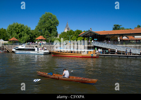 Vintage Mohogany Motorboot am Paraná-Delta im Tigre, Argentinien. Stockfoto