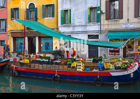 Boot verkaufen frische produzieren Dorsoduro Viertel Venedig Italien Europa Stockfoto