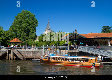 Vintage Mohogany Motorboot am Paraná-Delta im Tigre, Argentinien. Stockfoto