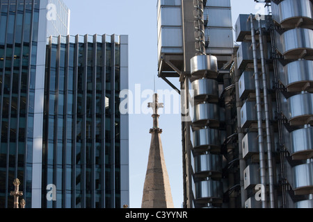 Auf der Dachterrasse Blick auf Lloyds of London und der Willis Gebäude. Stockfoto