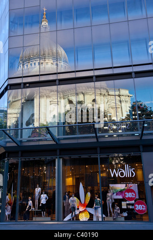 Reflexion der St. Pauls Cathedral Stockfoto