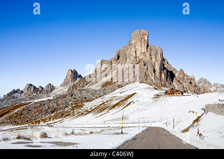 Italien, Europa, Dolomiten, Alpen, Giau, Pass, Schnee, Berge, Straße Stockfoto