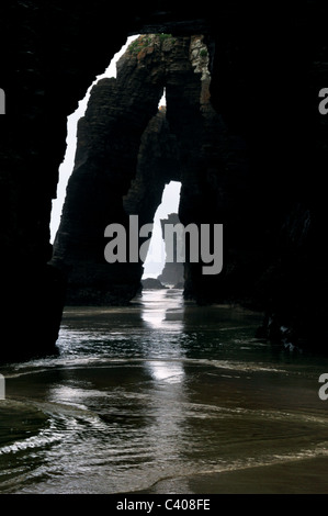 Spanien, Galicien: Das natürliche "Kathedralen" Praia als Catedrais aufsuchen Stockfoto