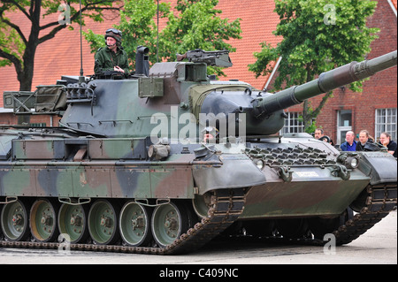 Leopard 1 Battle Tank Demonstration während der Tag der offenen Tür der belgischen Armee bei Leopoldsburg, Belgien Stockfoto
