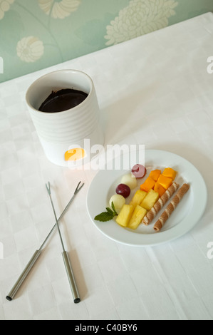 Obst, Schokolade-Fondue-set Stockfoto